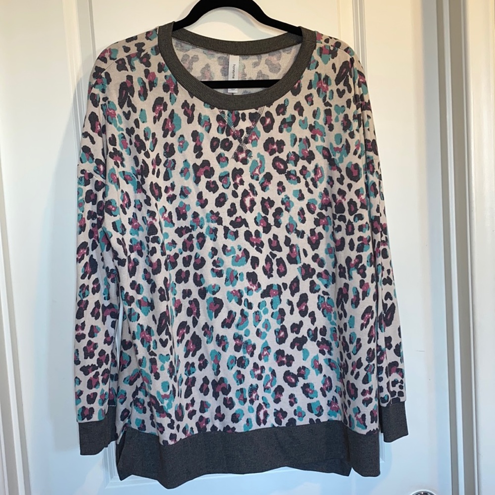 Honeyme. Large. Weekender. Animal Print. Worn Once. Long Sleeve. Sage Pink Gray.